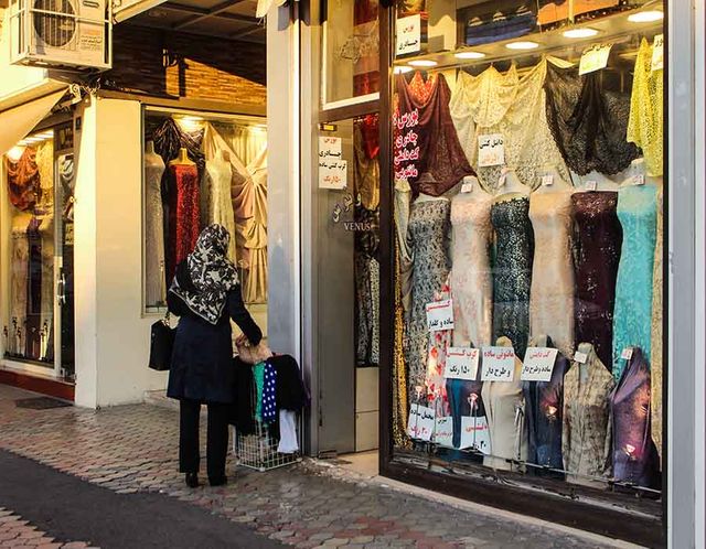 کدام مدل لباس ها فروشش در ایران ممنوع می شود